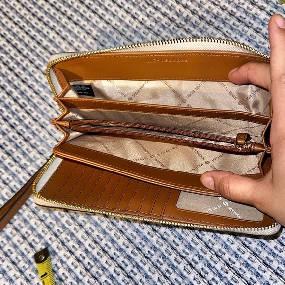 LARGE WALLET Michael Kors Wallet Wristlet logo clutch continental monogram bag - Picture 7 of 17